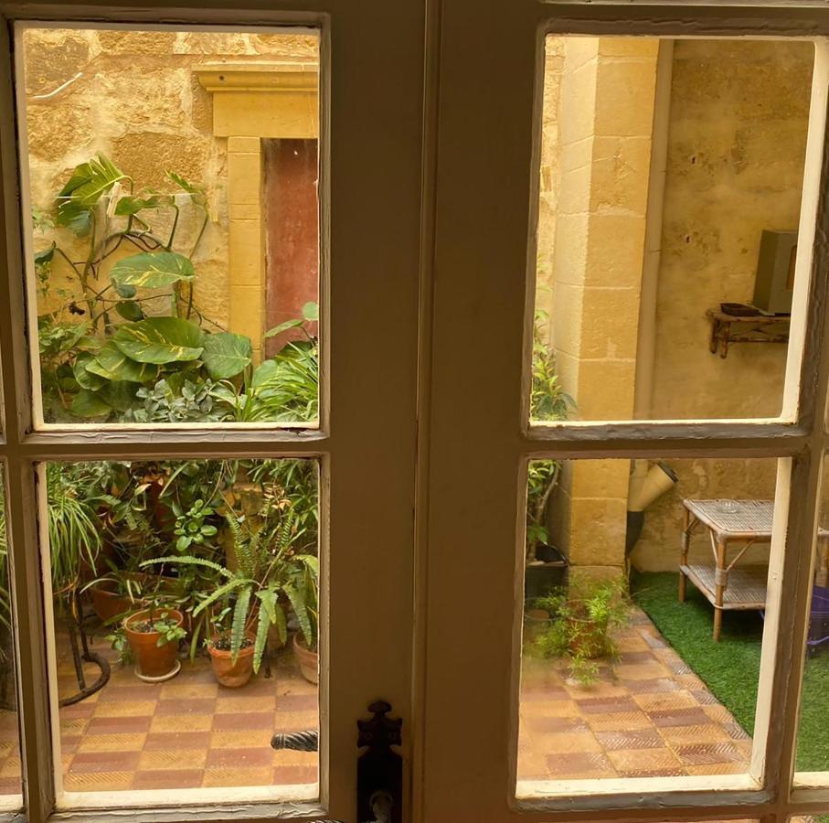 Maria Townhouse Heart Of Victoria B&B Екстер'єр фото