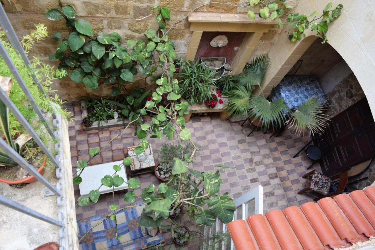 Maria Townhouse Heart Of Victoria B&B Екстер'єр фото